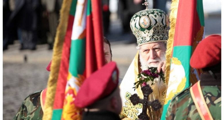 Първи водосвет на бойните знамена прави цар Симеон I, традицията минава през цар Борис III до днес