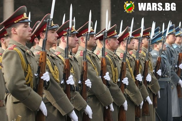 Българската армия изпитва остра нужда от военнослужещи