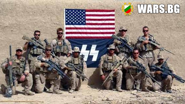 2010 г., Афганистан. Първи разузнавателен батальон на контингента на американската морска пехота позира с флага на SS (Schutzstaffel) – редом с националния флаг на САЩ.