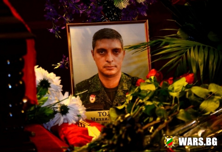 Погребаха като герой комбата Гиви в Донецк, положиха го до легендарния Моторола (ВИДЕО)