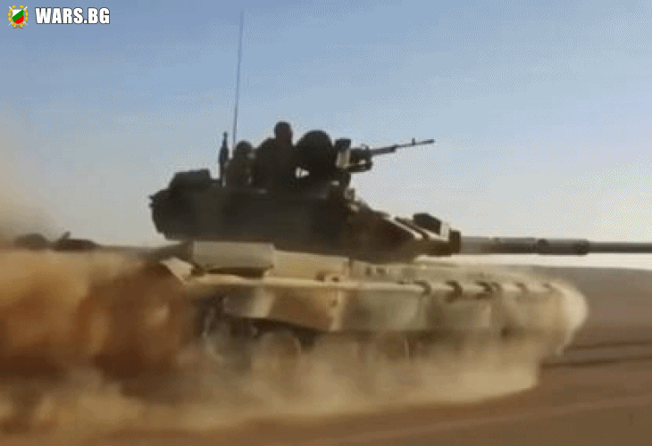 Т-90 преследва джихадисти в пустинята (ВИДЕО)