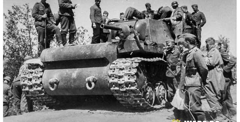"Съветското чудовище" КВ-1: как цяла немска дивизия не знае как да се справи с един танк