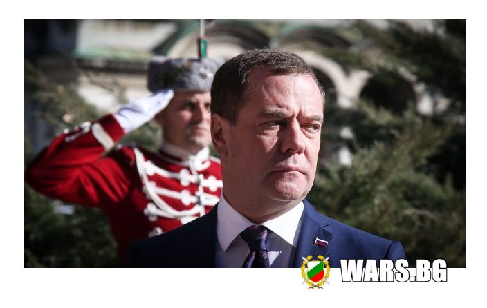 Дмитрий Медведев положи венец на Паметника на Незнайния воин в София