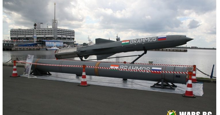 Руски и индийски инженери под пълна пара: Тестват новите ракети "Брамос" до края на годината