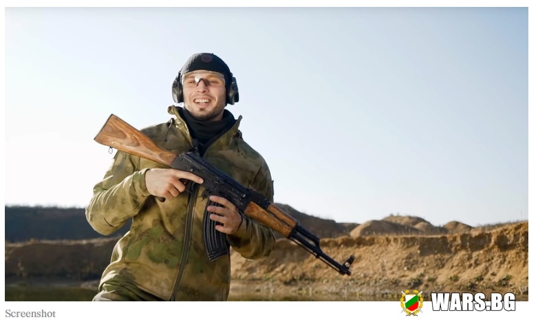 ВИДЕО: Ще успее ли AK-47 да издържи теста на блатата, пясъка и калта?