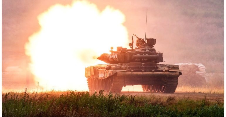 ВИДЕО: Ето как изглежда стрелба с танкове Т-90 и ракетни системи "Град"