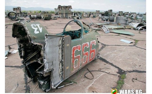 България имаше 225 бойни самолета и 165 "горещ резерв", безпричинно ги нарязаха