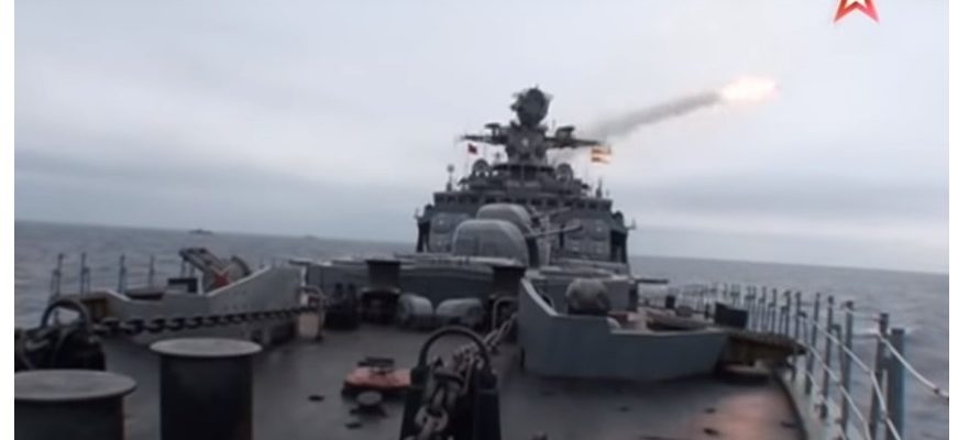 Морска битка: руският флот показа огневата си мощ в пълния ѝ блясък